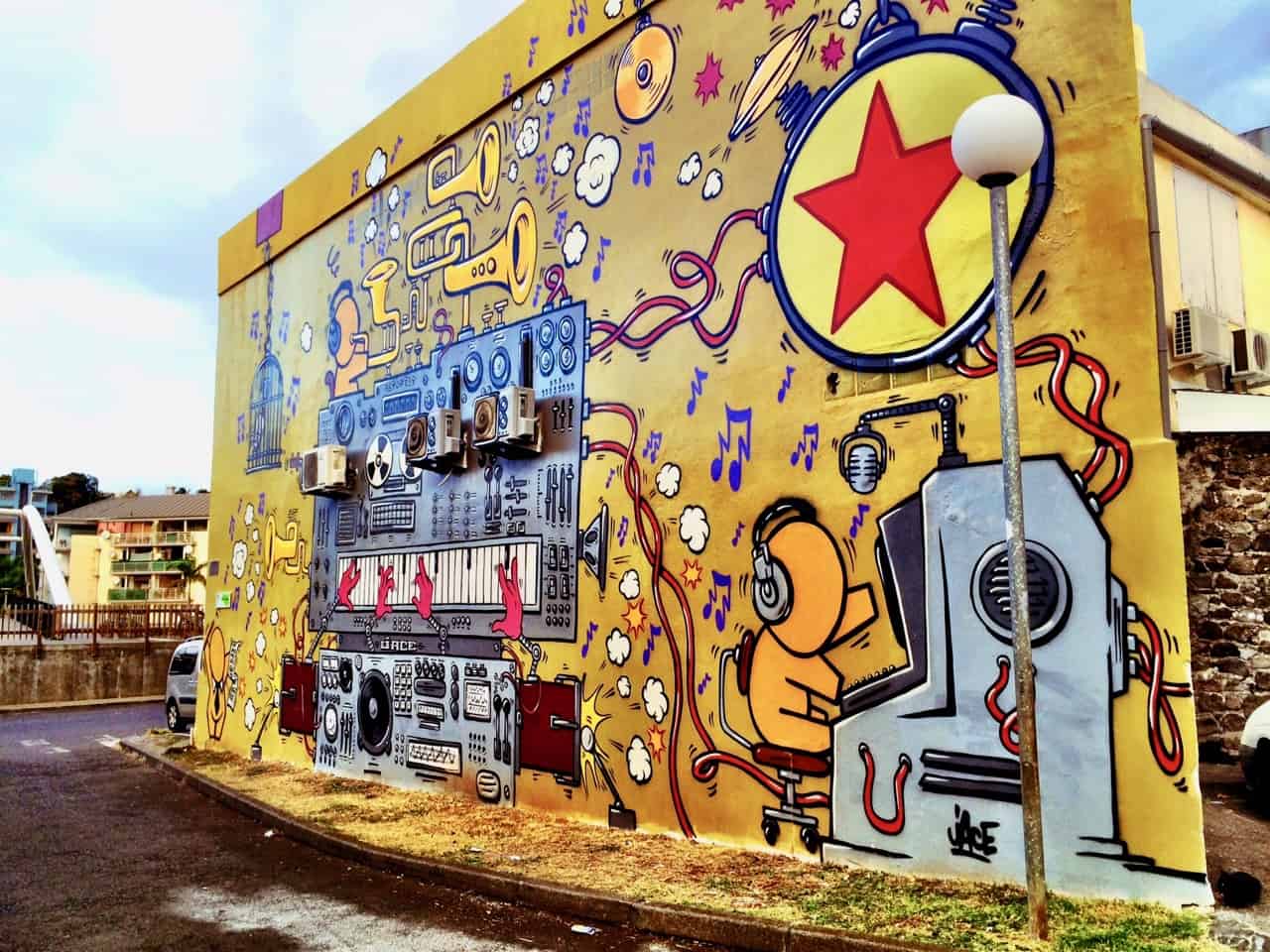 Photos of street art in Reunion Island | Velvet Escape