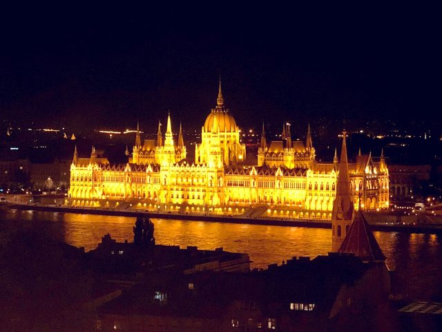 parliament budapest night