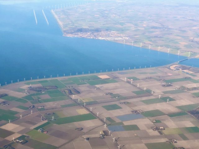 flevoland-wind-turbines-photo