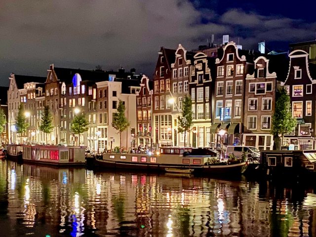 amsterdam-evening-scene-photo