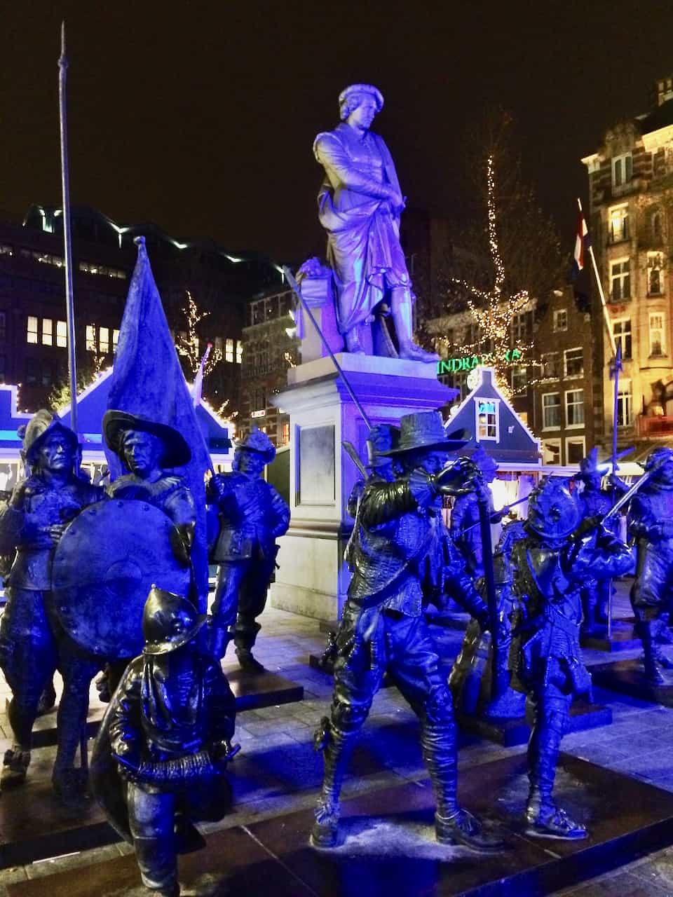 rembrandt-square-night-watch-statues-photo