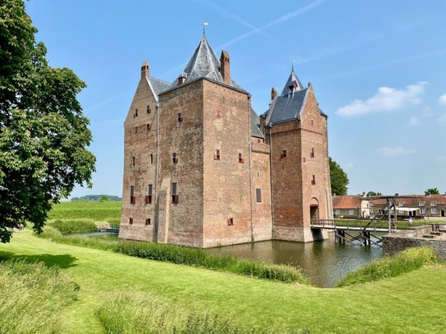 netherlands-castle-slot-loevestein