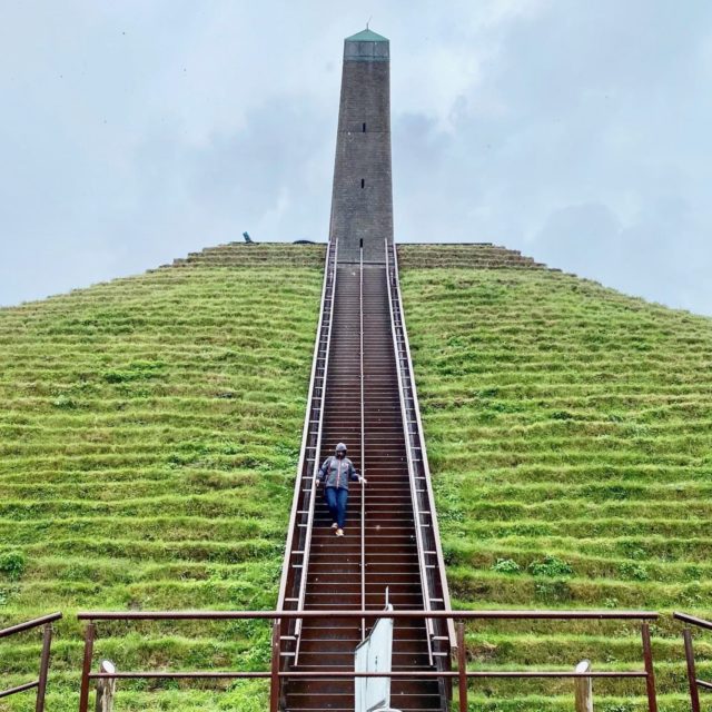 pyramid-austerlitz-stairs