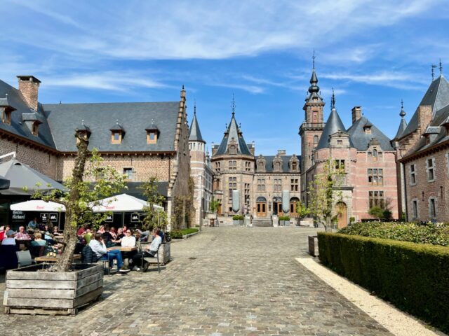 where to stay in a castle in belgium