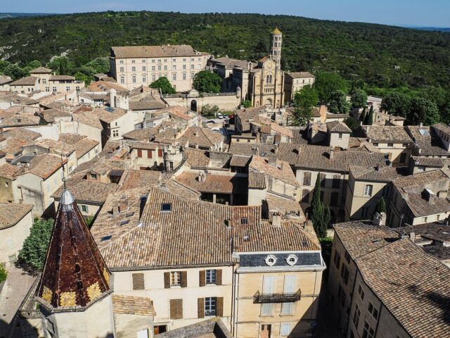 places to visit near Nimes France