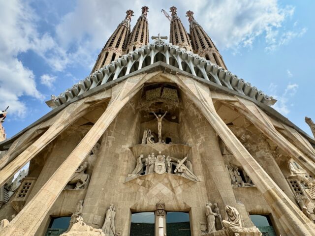 sagrada familia passion facade