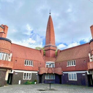 where to find amsterdam school architecture