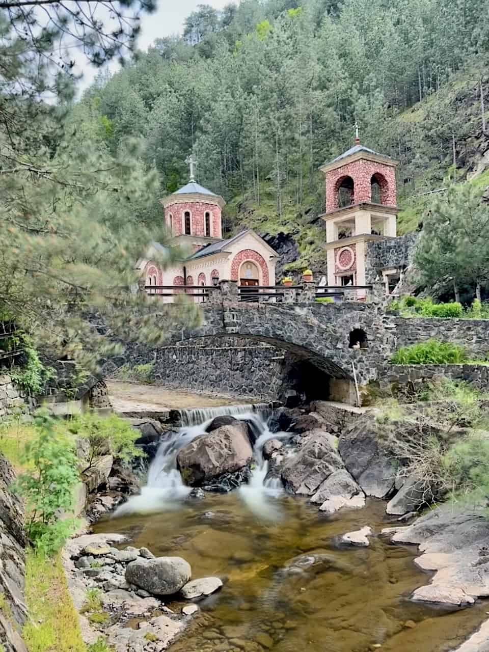 St. John the Baptist Church bele vode