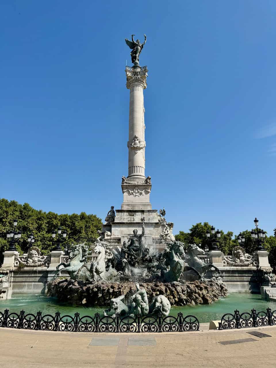 Things to see and do in Bordeaux - walking routes bordeaux monuments