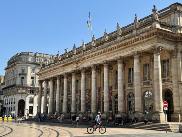 Things to see and do in Bordeaux - walking routes bordeaux opera house