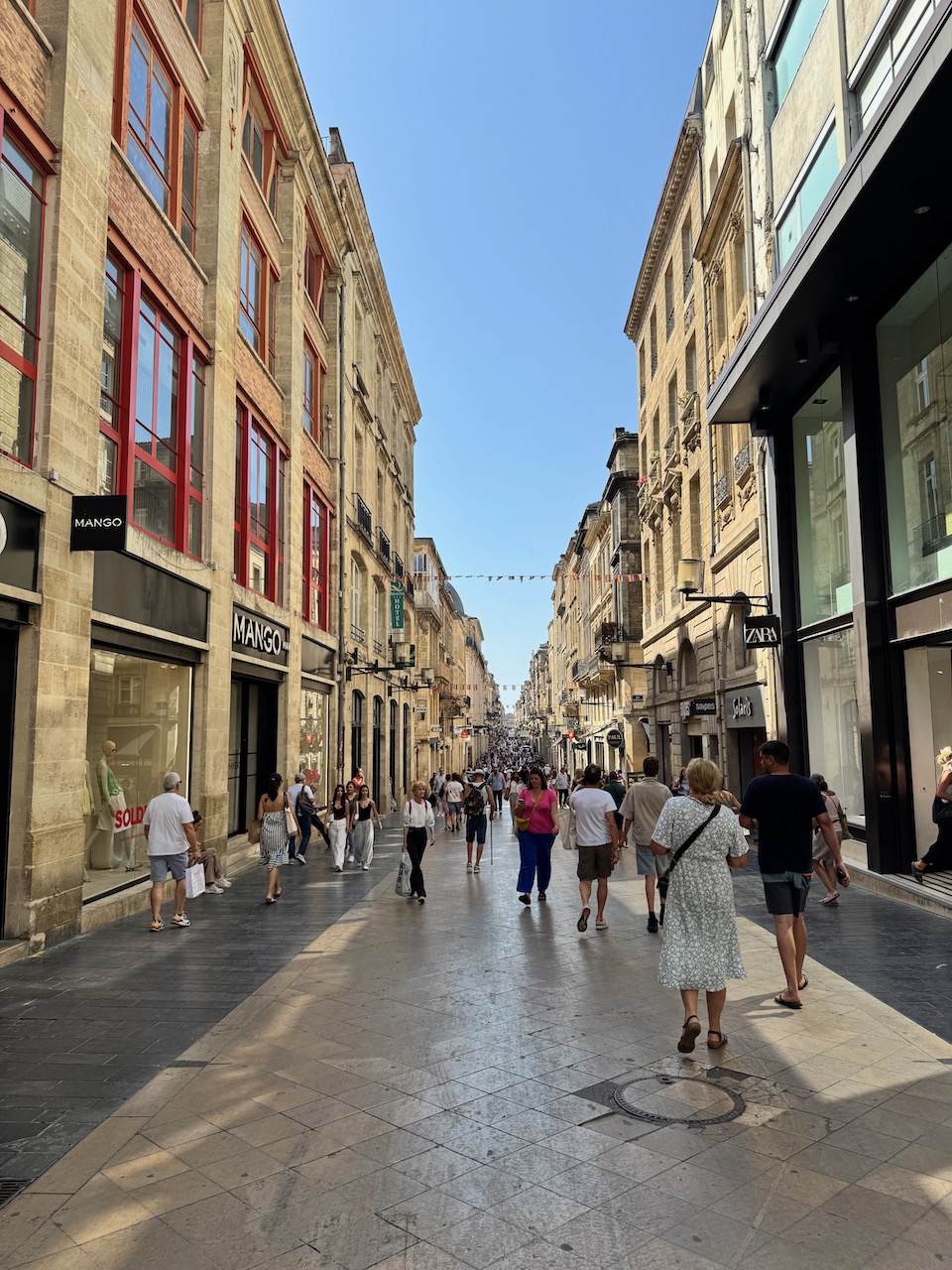 Things to see and do in Bordeaux - walking routes bordeaux shopping street
