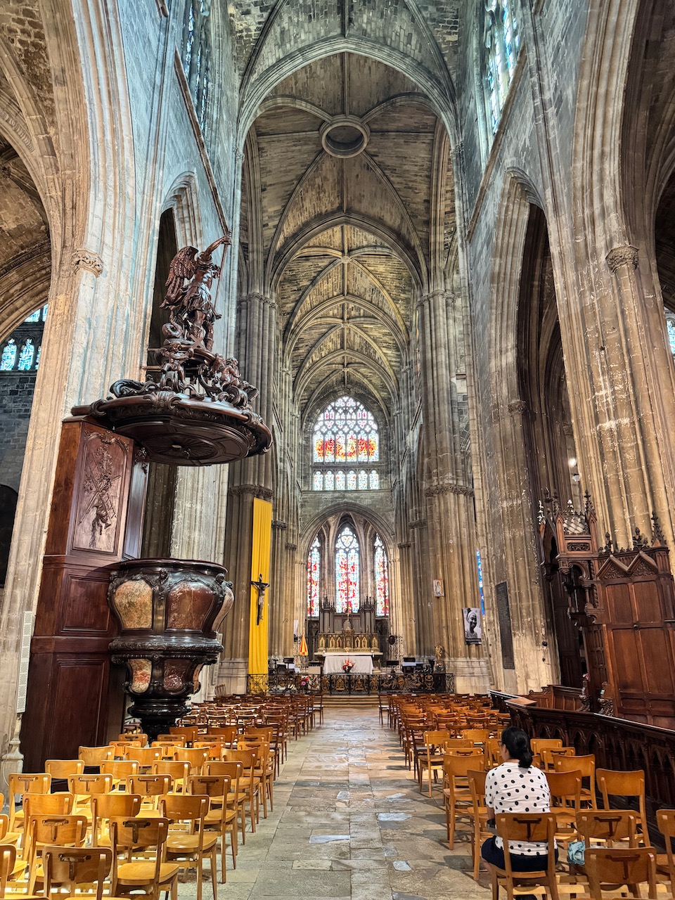 Things to see and do in Bordeaux - walking routes bordeaux church