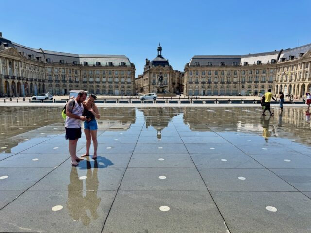 Things to see and do in Bordeaux - walking routes places to visit in bordeaux