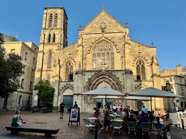 Things to see and do in Bordeaux - walking routes bordeaux squares