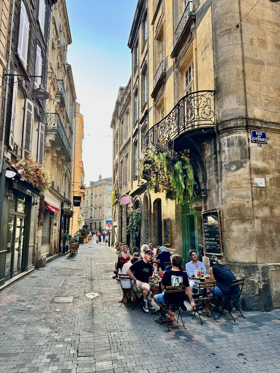 Things to see and do in Bordeaux - walking routes top things to do in bordeaux
