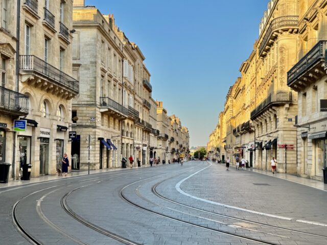 Things to see and do in Bordeaux - walking routes bordeaux avenues
