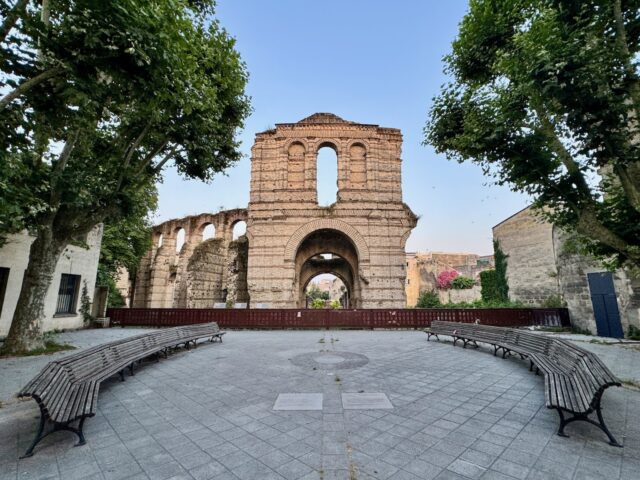 Things to see and do in Bordeaux - walking routes bordeaux roman amphitheater