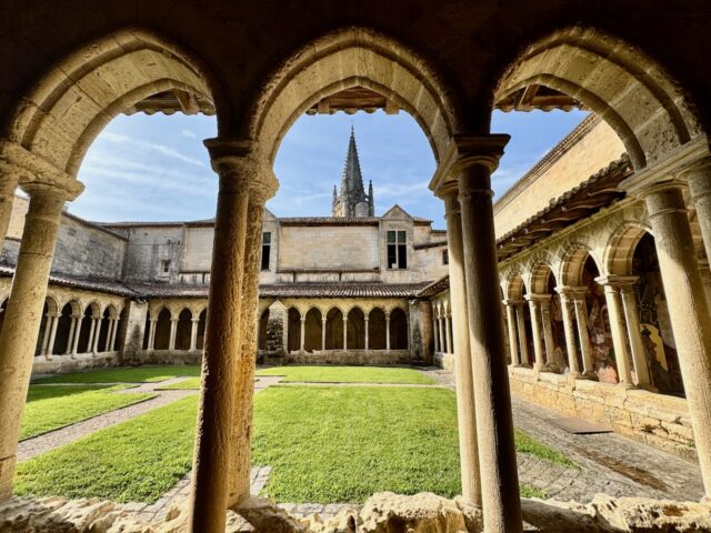 Things to see in Saint-Émilion saint-emilion-cloister