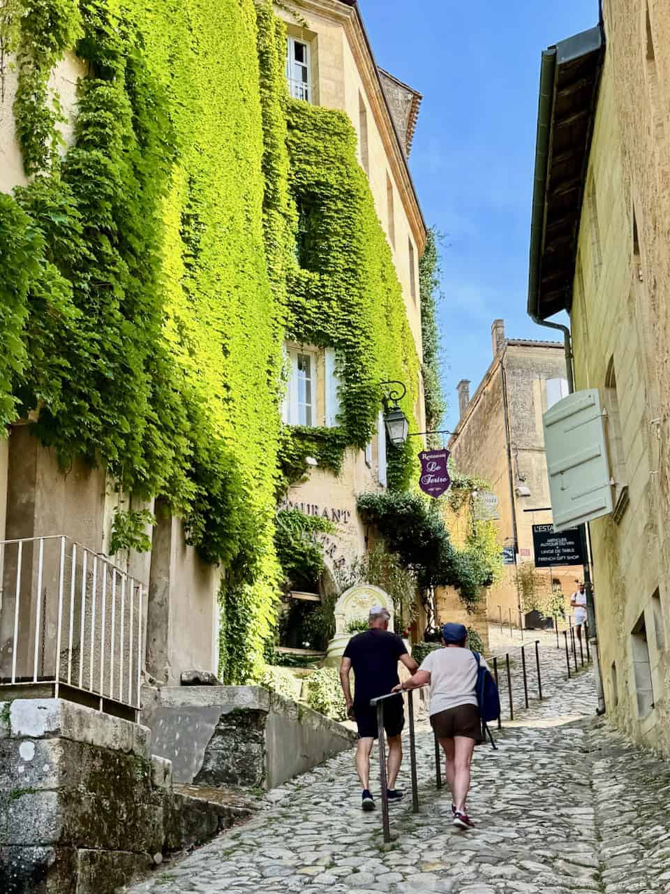 Things to see in Saint-Émilion saint-emilion streets