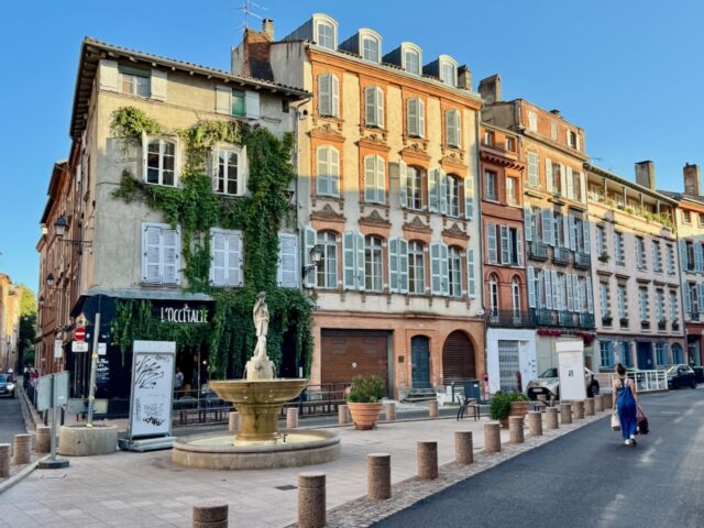 beautiful squares in toulouse