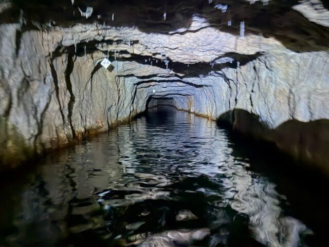 boat ride through tunnel mirror lake ipoh