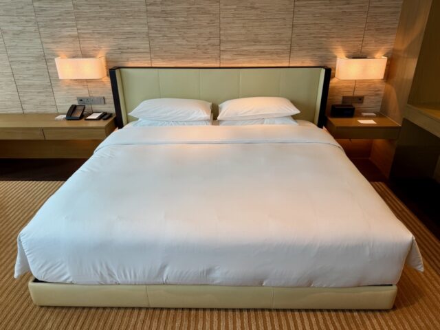 park hyatt kuala lumpur corner king room bed