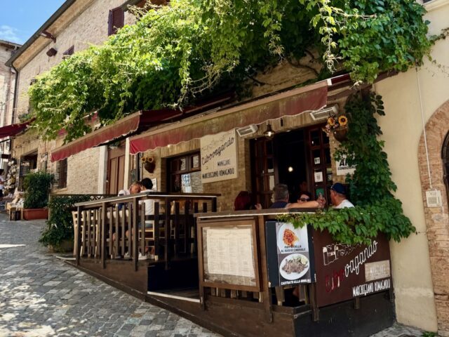 where to eat in gradara